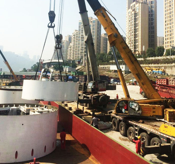 肥东吊车作业中